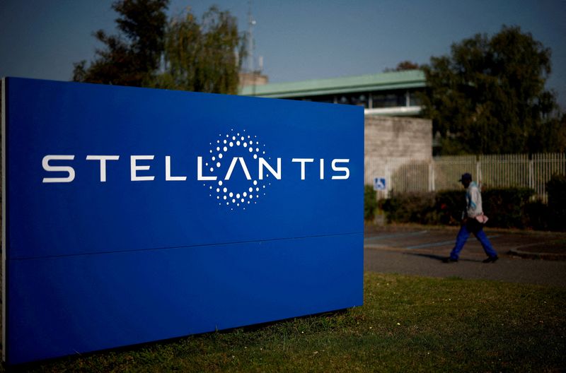 Factbox-How does Stellantis plan to revive its Italian production?