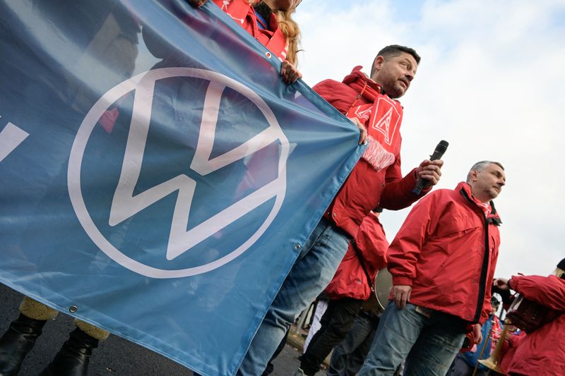 VW, union agree to cut 35,000 jobs in Germany, avert strikes