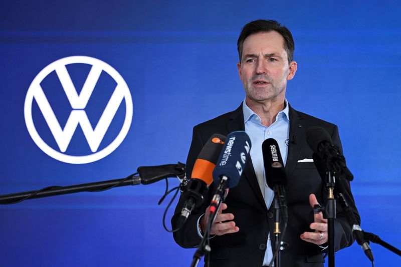 Factbox-The main points of Volkswagen's deal with unions on German sites and jobs