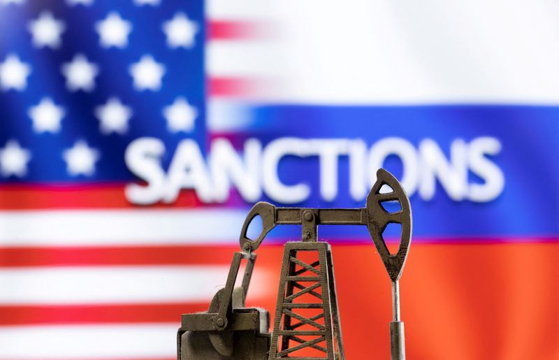 US to impose sanctions on Russian oil fleet and traders, document shows
