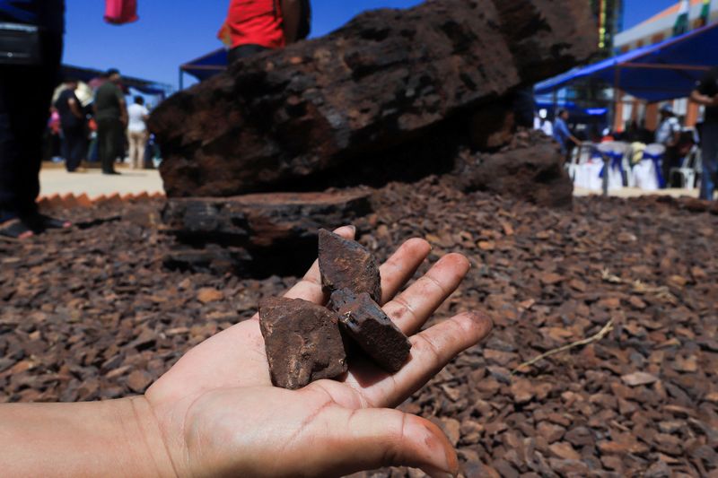 Iron ore logs monthly loss on China steel export concerns