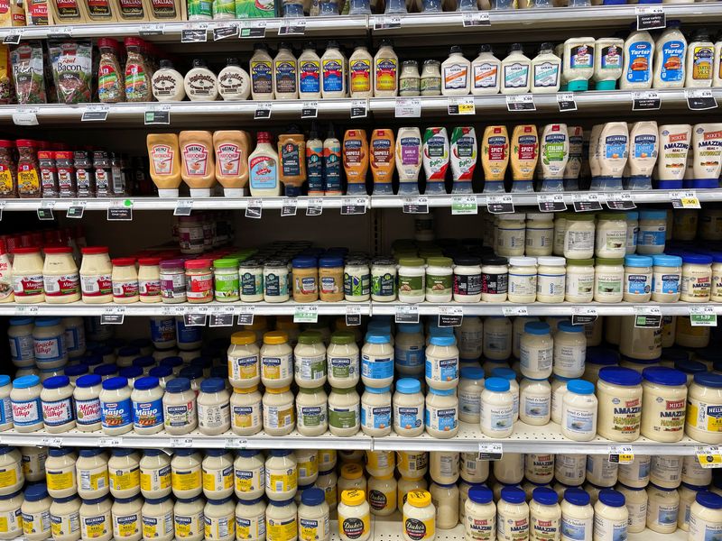 Shoppers turn to smaller food brands, cutting into Unilever, P&G profits