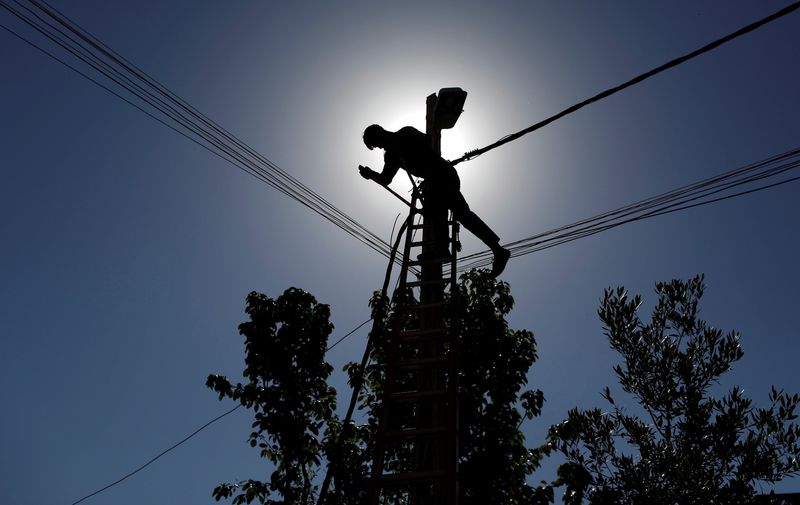 Exclusive-After US move on Iraq-Iran power trade, Baghdad looks to replace Iranian gas