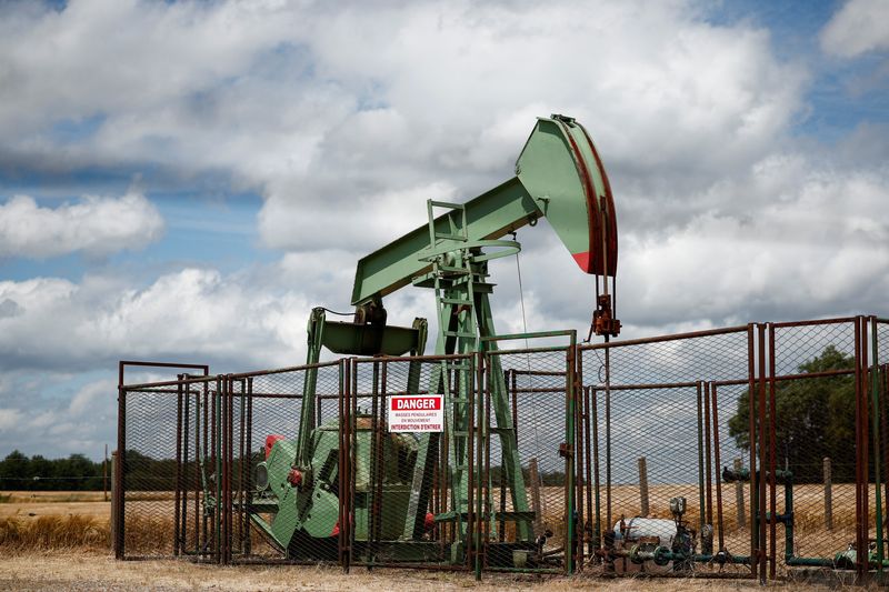 Oil settles down 1.5% as tariffs prompt fears of slow demand