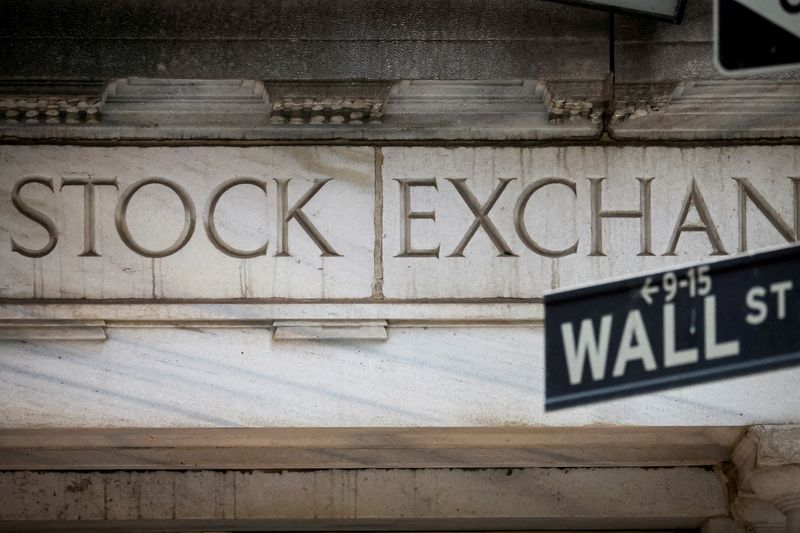Wall Street bonuses jump 32% as total surges to record, NY comptroller says